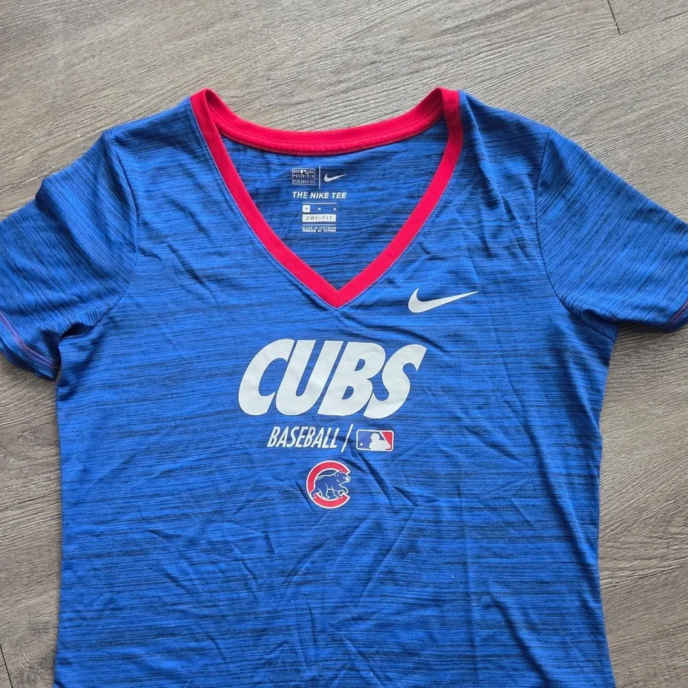Nike Chicago Cubs T-Shirt Womens Medium Blue Dri-FIT V-Neck MLB Baseball